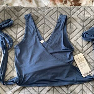 Lululemon “twist me up crop tank”, size 6